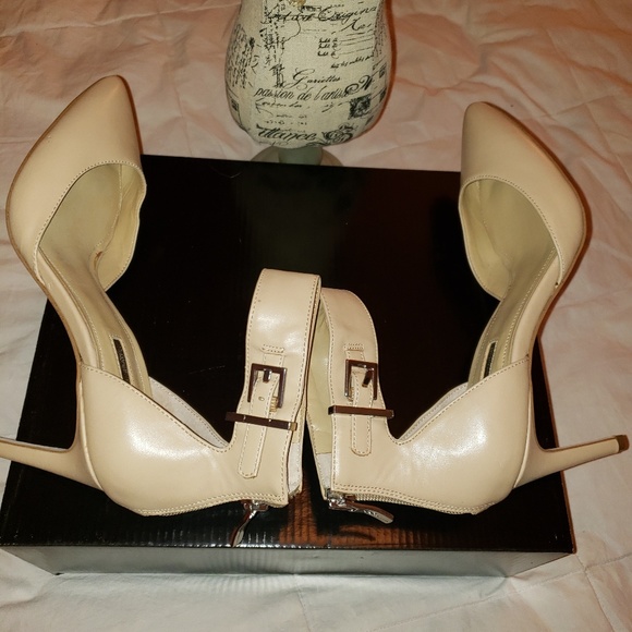 BCBG Generation Pumps - Picture 2 of 5